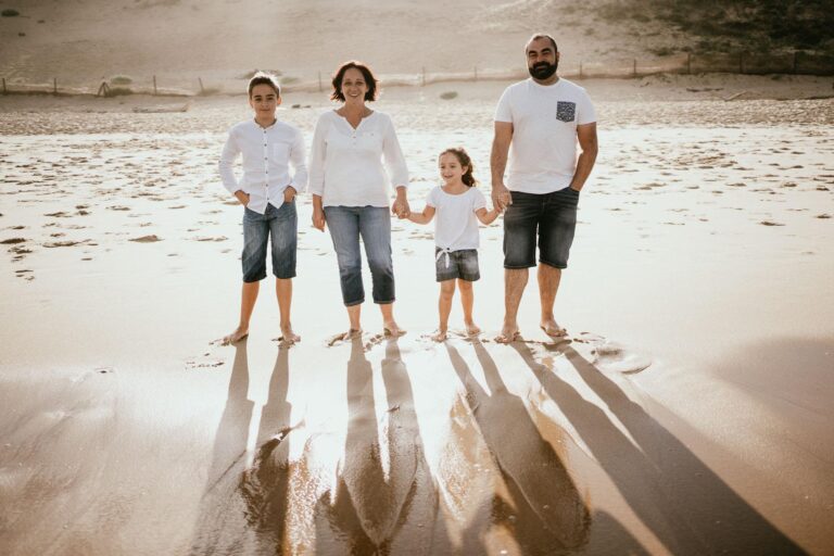 séance photo en famille sur la plage dans les landes