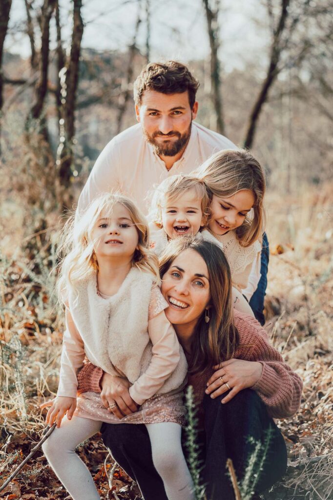 Seance photo photographe de famille dans les Landes en foret en nature