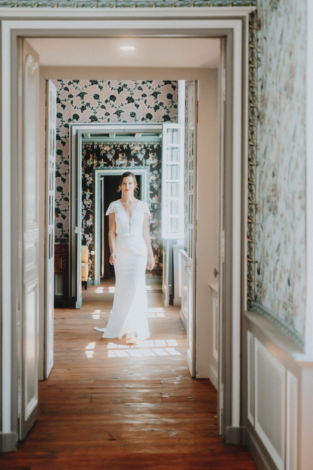 Imaginez-vous dans une douce lumière landaise, robe blanche éclatante, élégance et émotion d'un mariage intime à Dax Meysonnave.